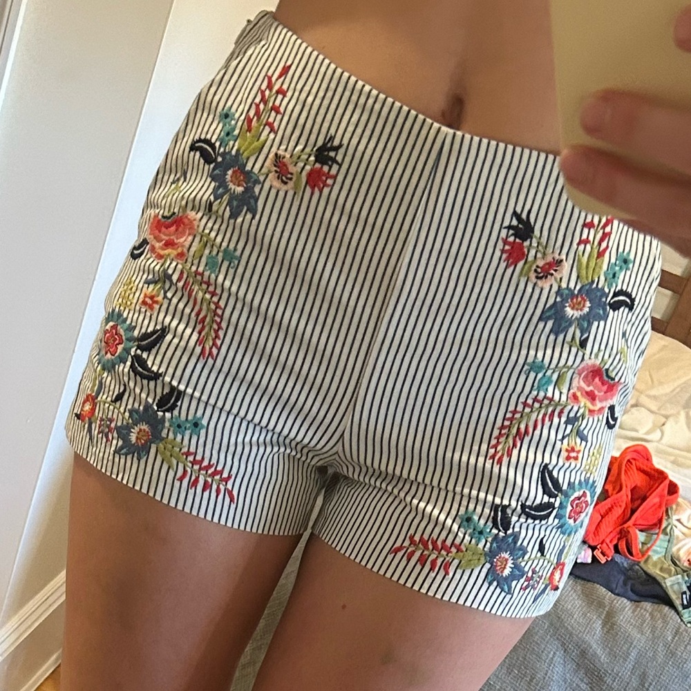 LOFT patterned shorts - Picture 2 of 5
